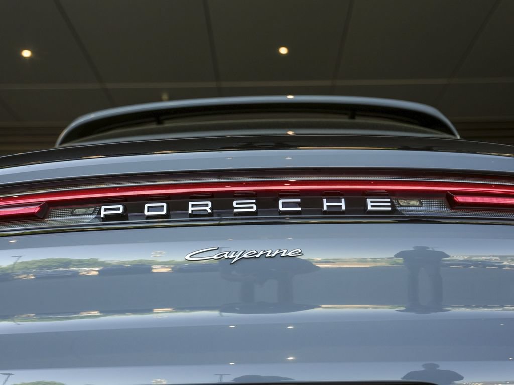 New 2026 Porsche Cayenne E-Hybrid Coupe AWD/4WD image 15