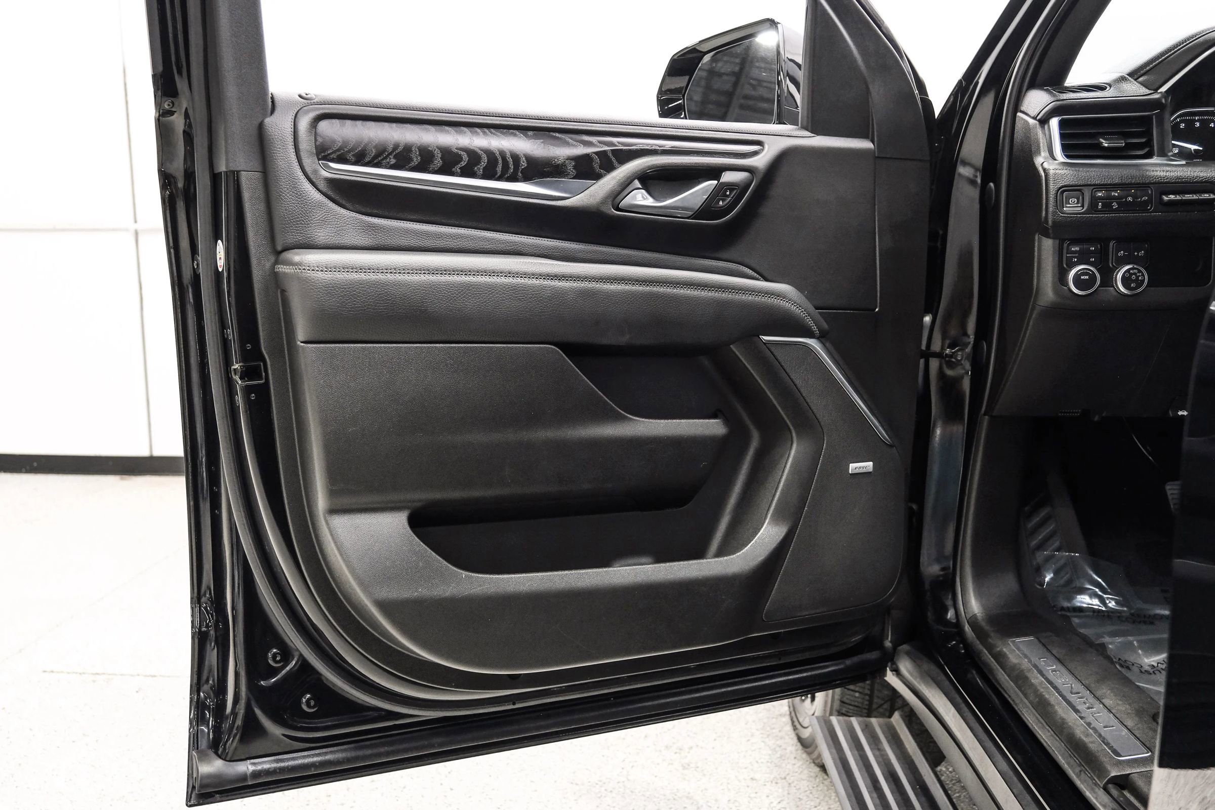 Used 2021 GMC Yukon Denali w/ Denali Premium Package image 52