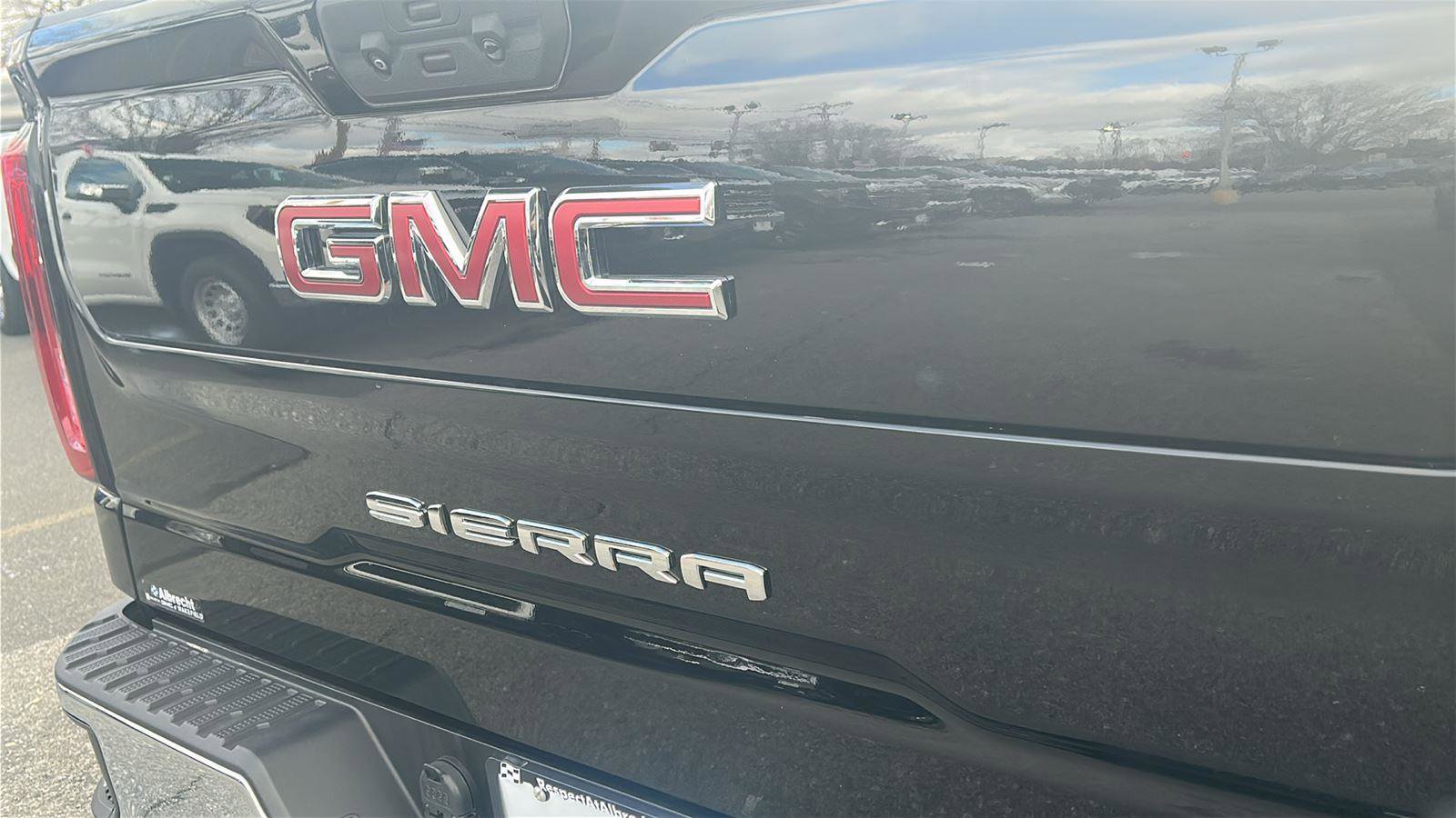 Used 2023 GMC Sierra 1500 SLT image 7