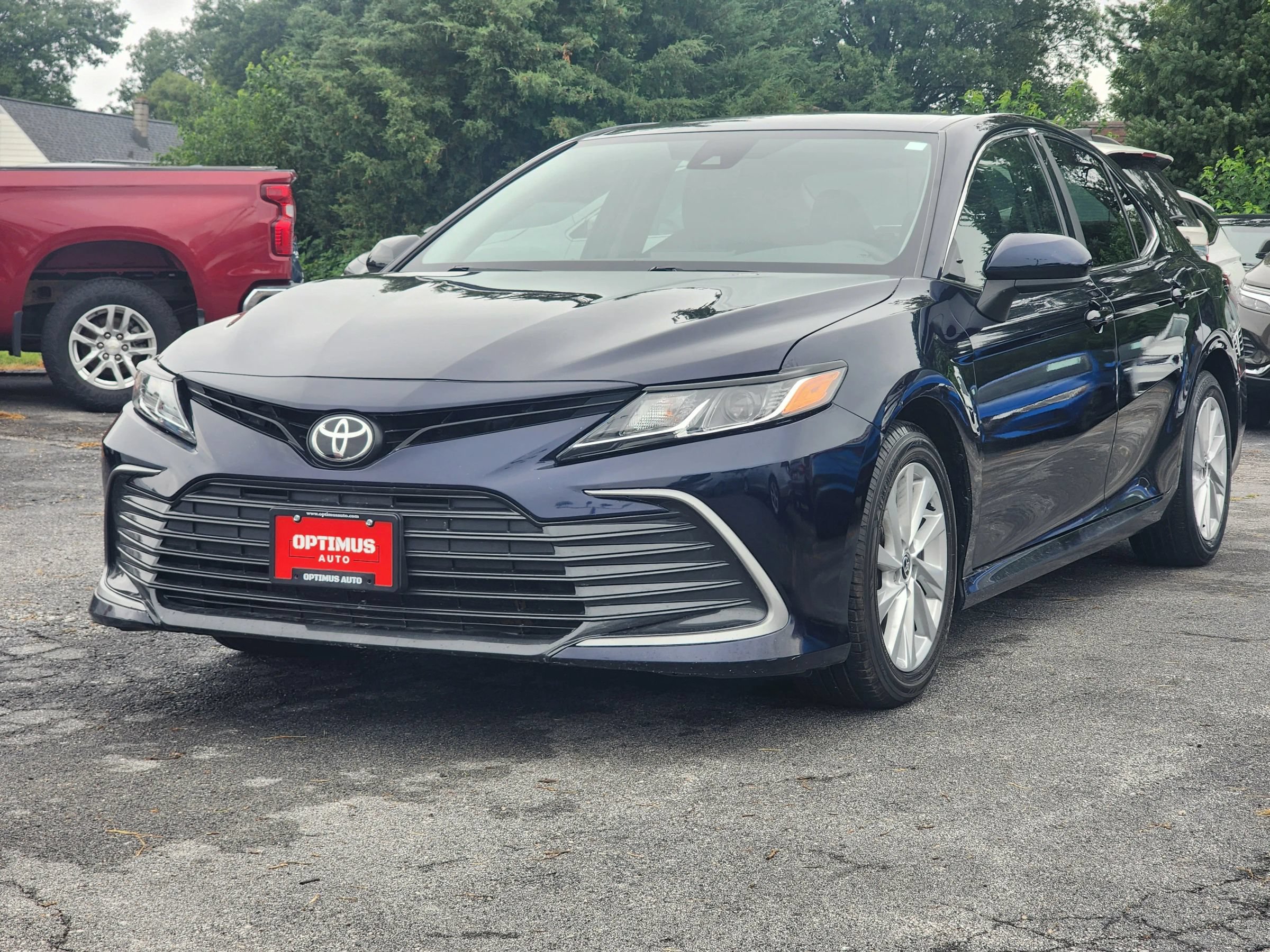 Used 2022 Toyota Camry LE FWD image 3