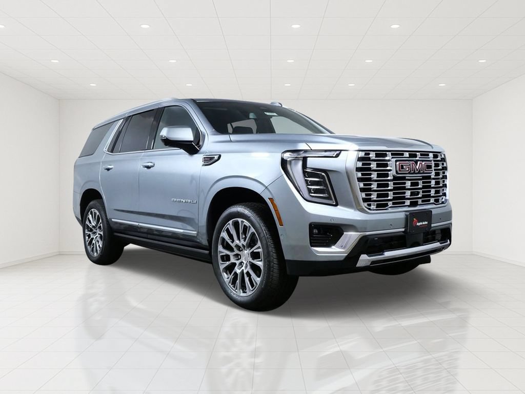 Used 2025 GMC Yukon Denali w/ Sun & Power Step Package