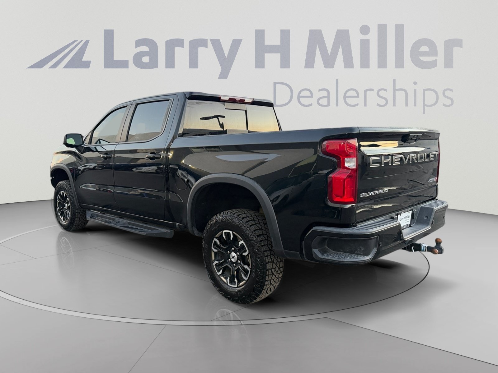 Used 2024 Chevrolet Silverado 1500 ZR2 AWD/4WD image 3