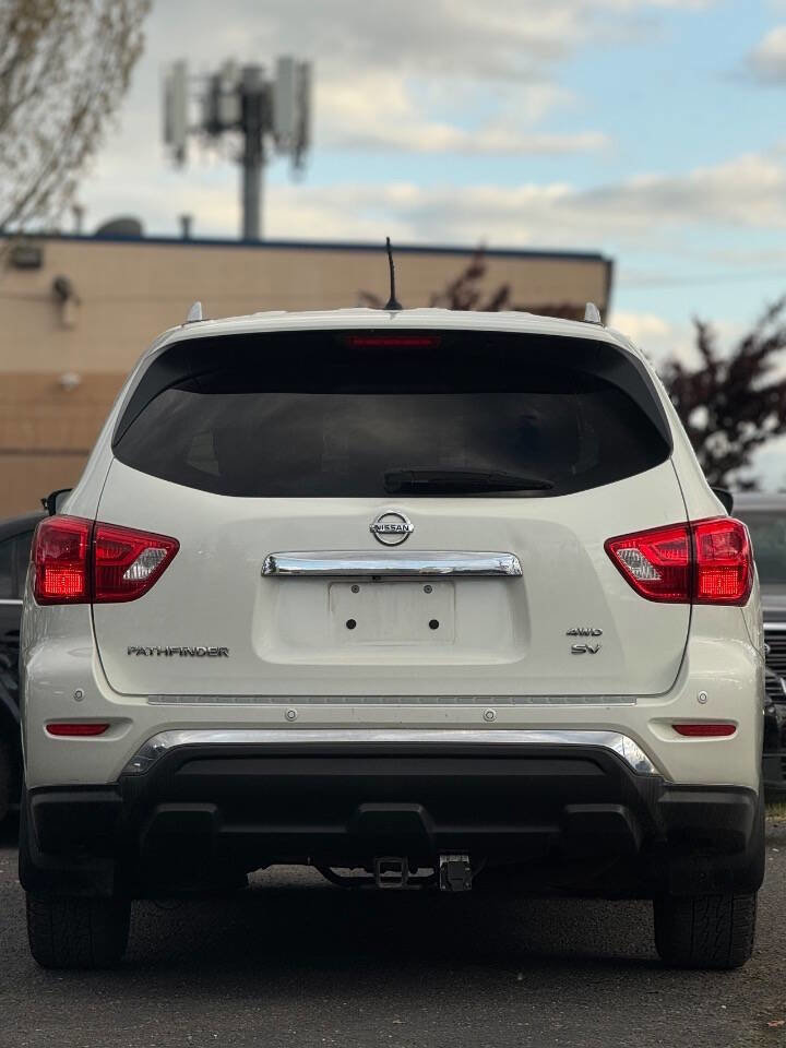 Used 2018 Nissan Pathfinder SV AWD/4WD image 16