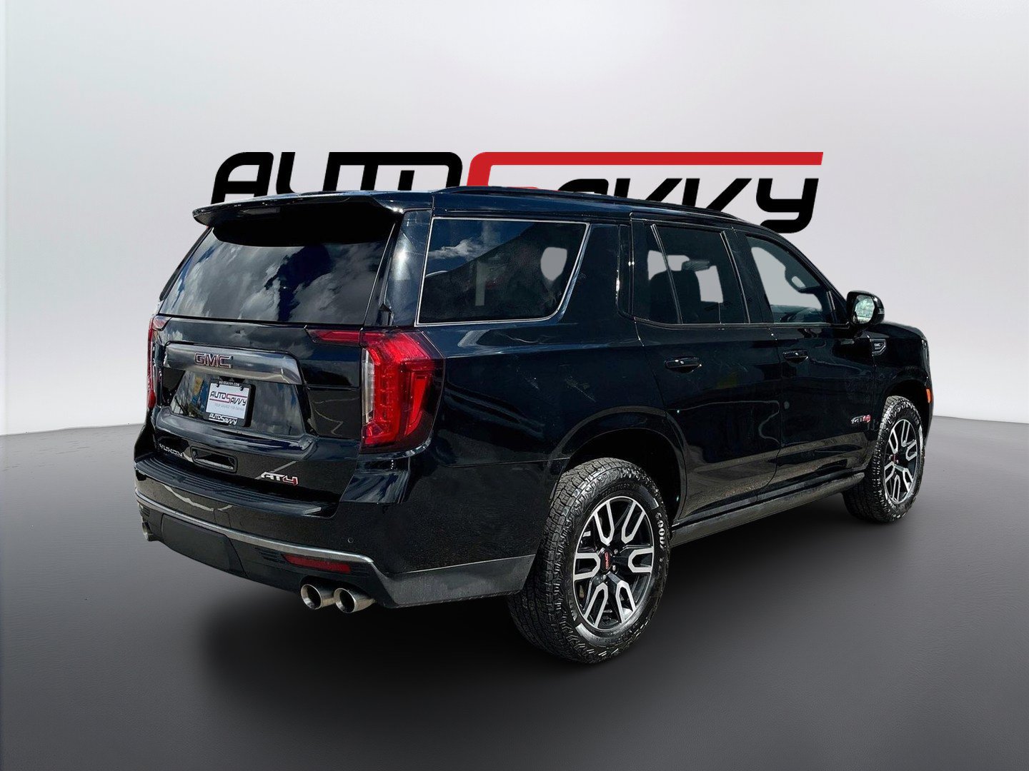 Used 2024 GMC Yukon AT4 AWD/4WD image 7