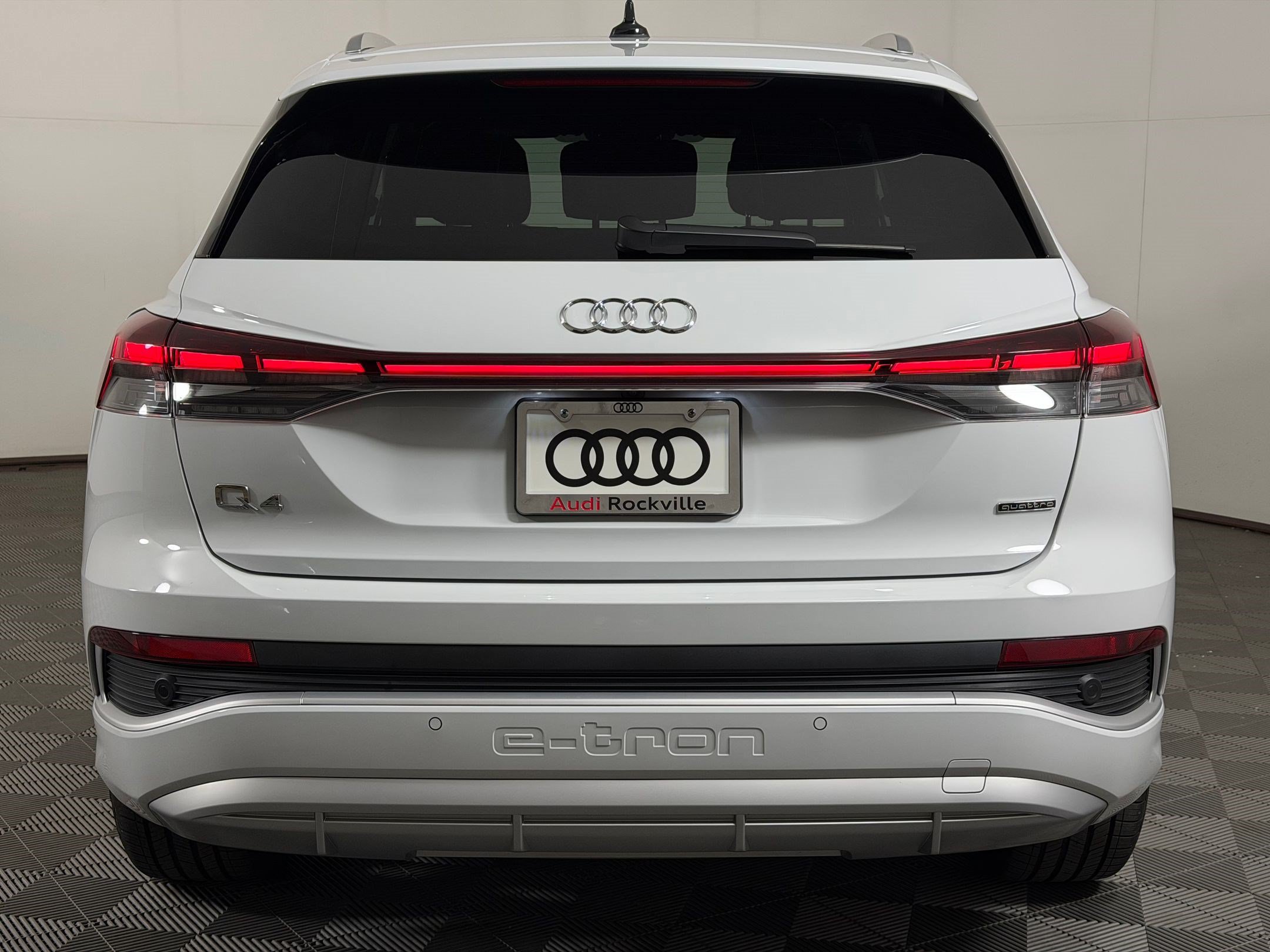 Used 2025 Audi Q4 e-tron Premium w/ Convenience Package AWD/4WD image 10