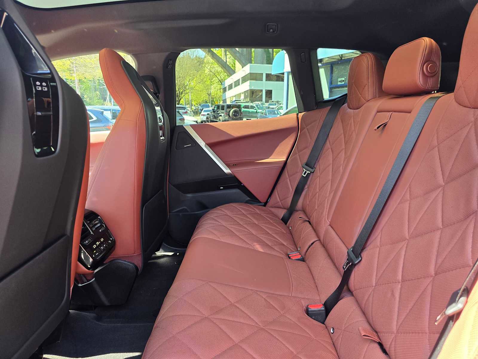 Used 2023 BMW iX xDrive50 w/ Premium Package image 16