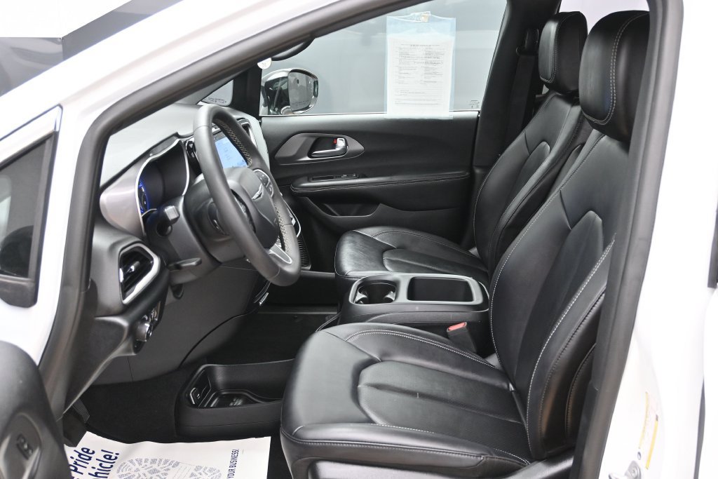 Used 2025 Chrysler Pacifica Select FWD image 10