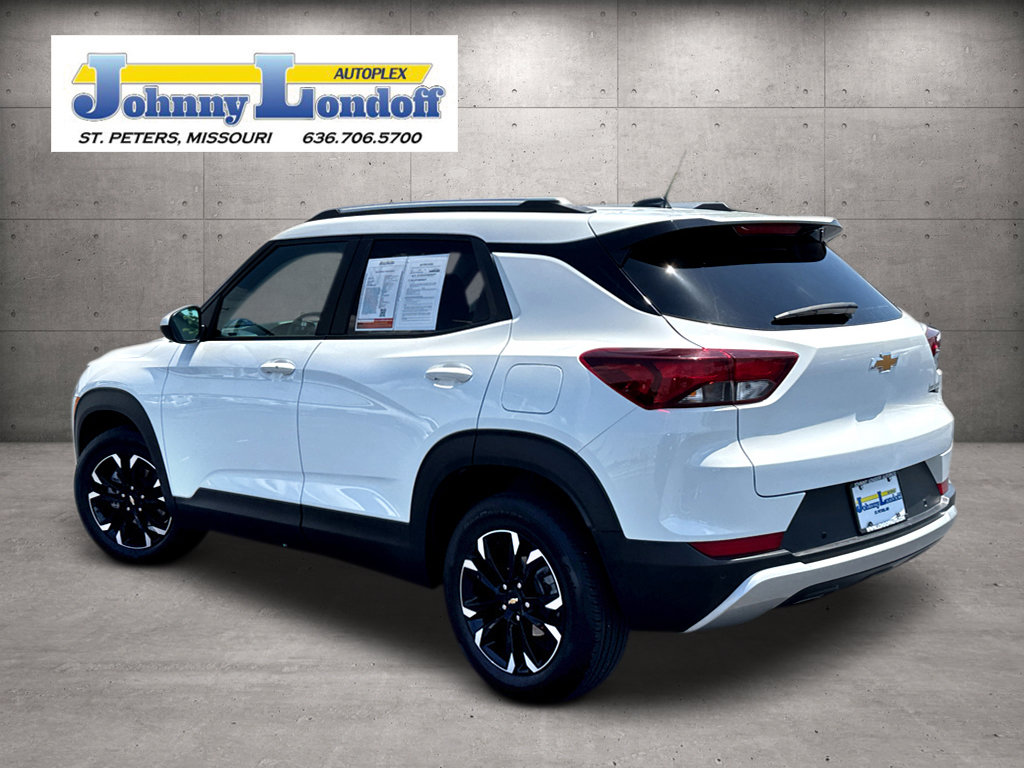 Used 2023 Chevrolet TrailBlazer LT w/ Convenience Package FWD image 3
