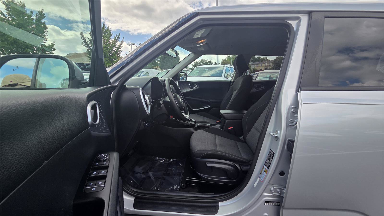 Used 2020 Kia Soul S FWD image 15