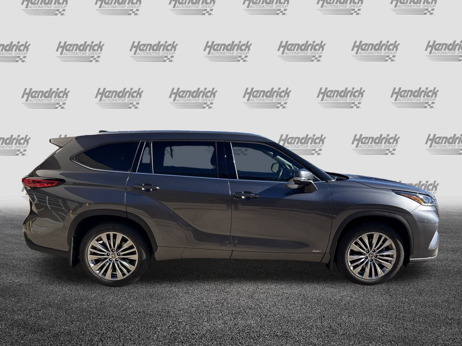 Used 2022 Toyota Highlander Platinum image 11