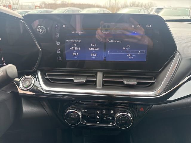 Used 2024 Chevrolet Trax RS w/ Driver Confidence Package FWD image 21