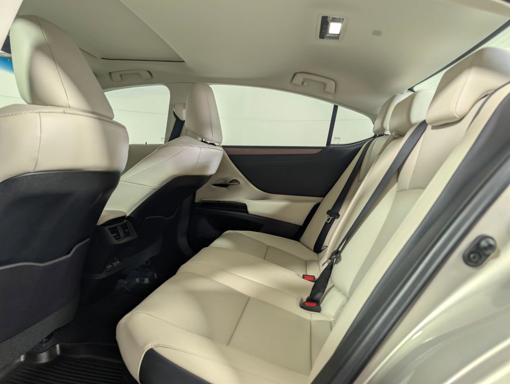 Used 2023 Lexus ES 300h w/ Premium Package image 11