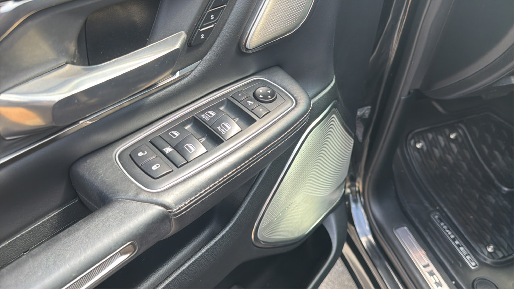 Used 2020 RAM 1500 Limited w/ Black Appearance Package AWD/4WD image 10