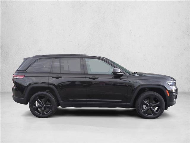 Used 2024 Jeep Grand Cherokee Limited w/ Black Appearance Package AWD/4WD image 4