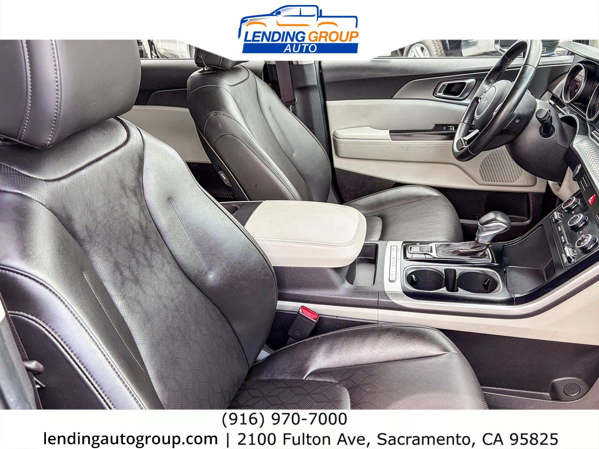 Used 2022 Kia Carnival LX FWD image 15