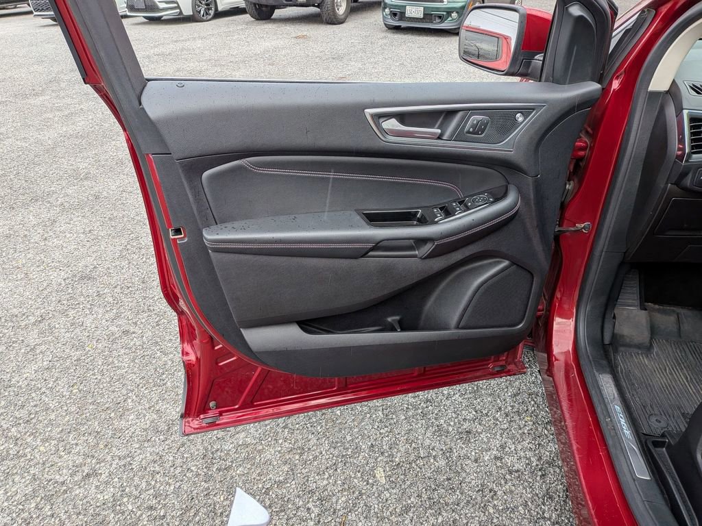 Used 2019 Ford Edge Titanium w/ Cold Weather Package AWD/4WD image 7