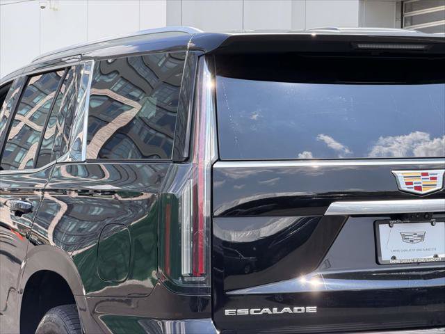 Used 2025 Cadillac Escalade Premium Luxury AWD/4WD image 13