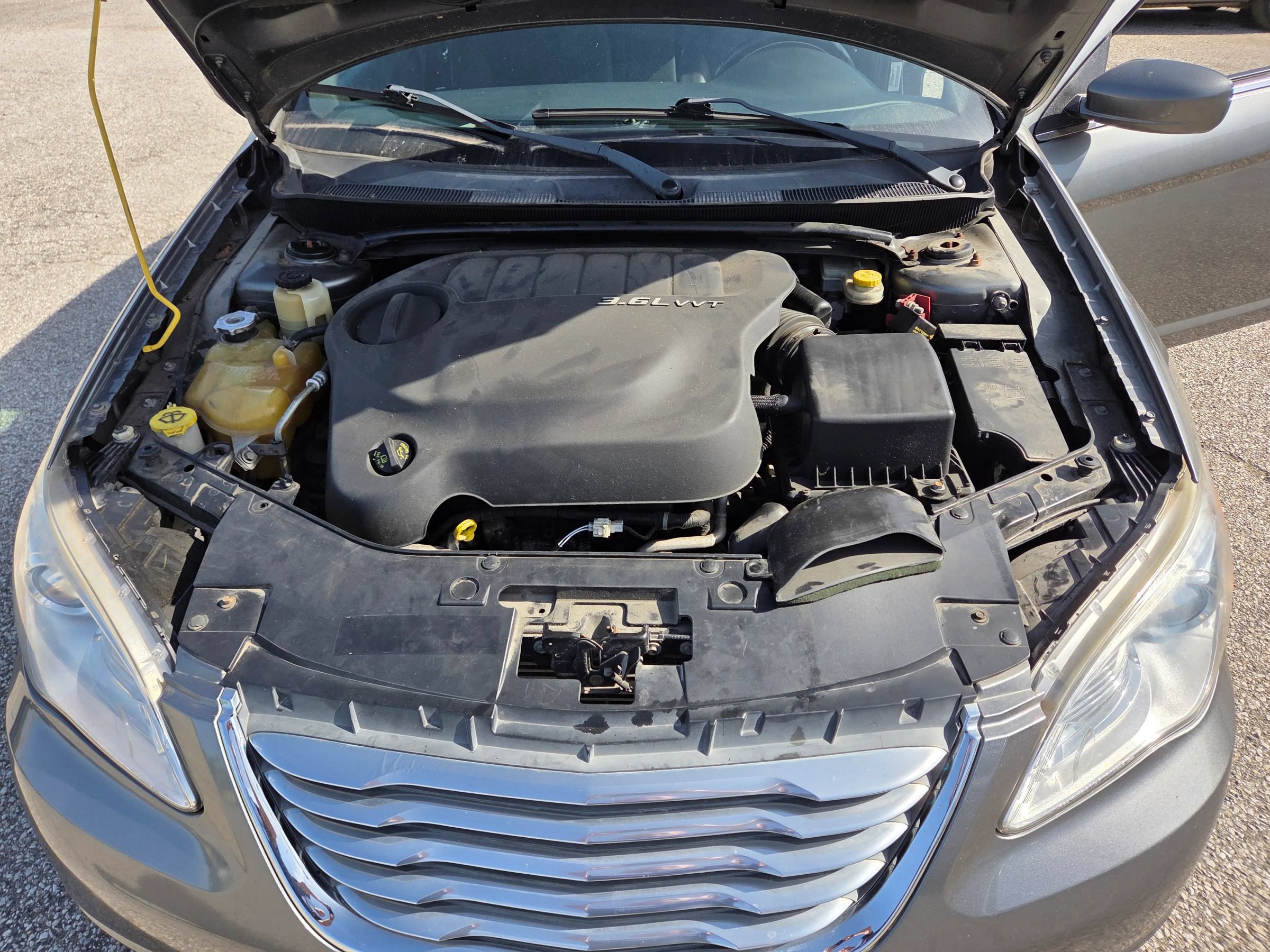 Used 2011 Chrysler 200 Touring FWD image 21