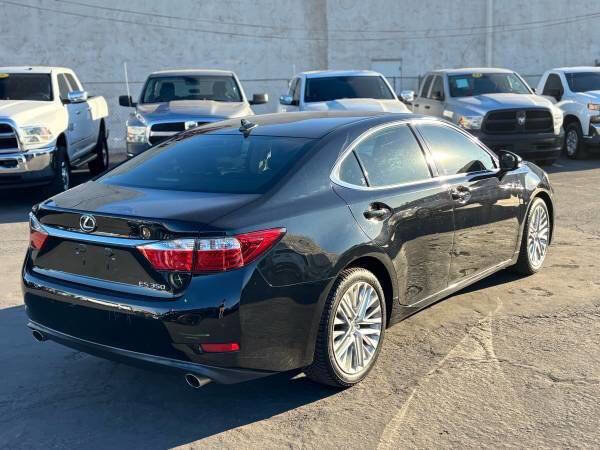Used 2013 Lexus ES 350 w/ Luxury Pkg image 3