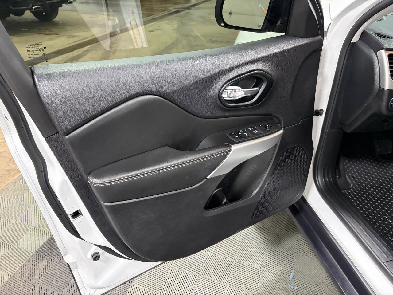 Used 2022 Jeep Cherokee Latitude w/ Trailer Tow Group image 26