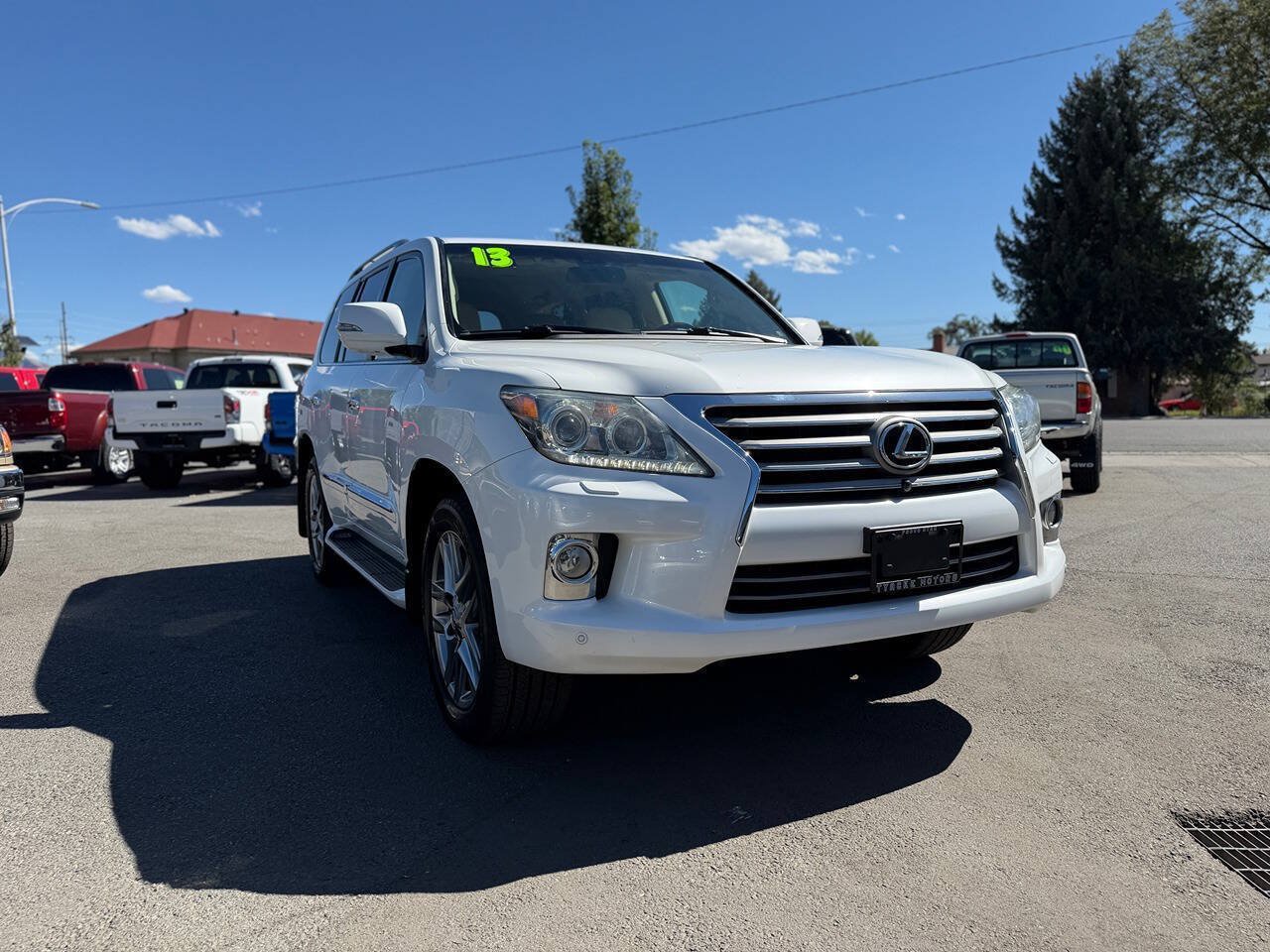 Used 2013 Lexus LX 570 4WD w/ Luxury Pkg image 13
