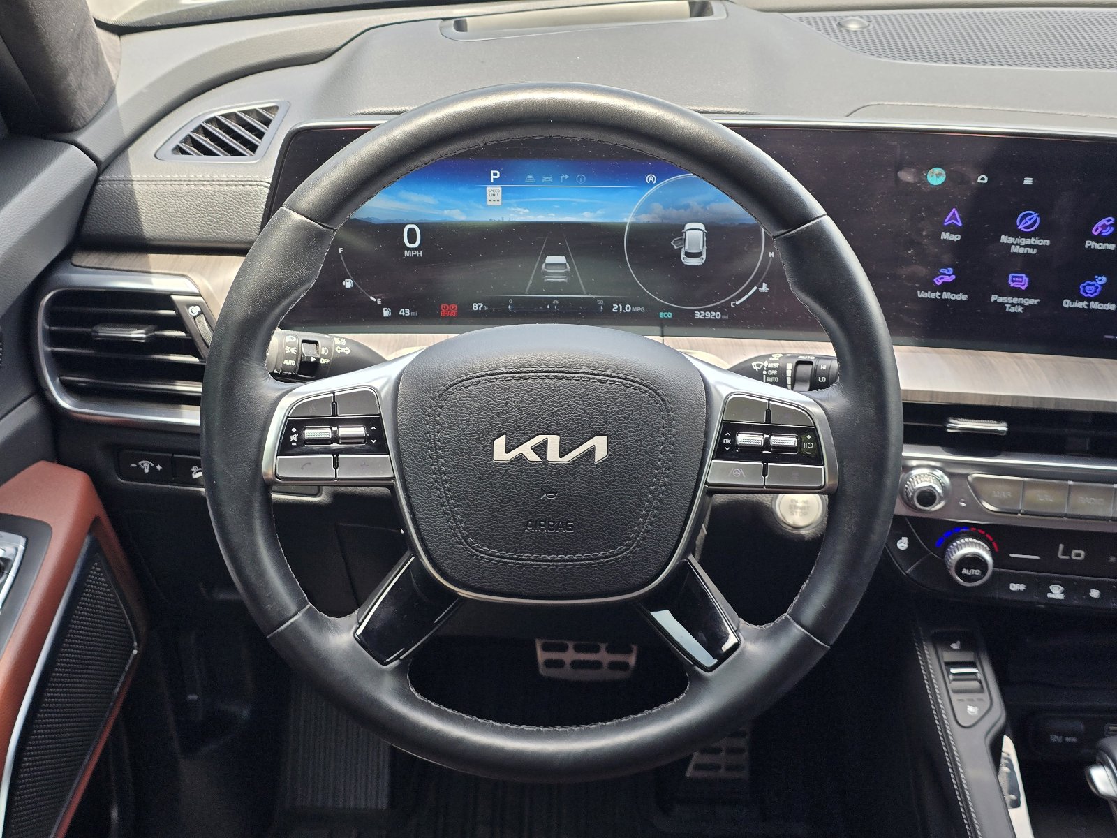 Used 2024 Kia Telluride SX Prestige w/ Towing Package AWD/4WD image 14