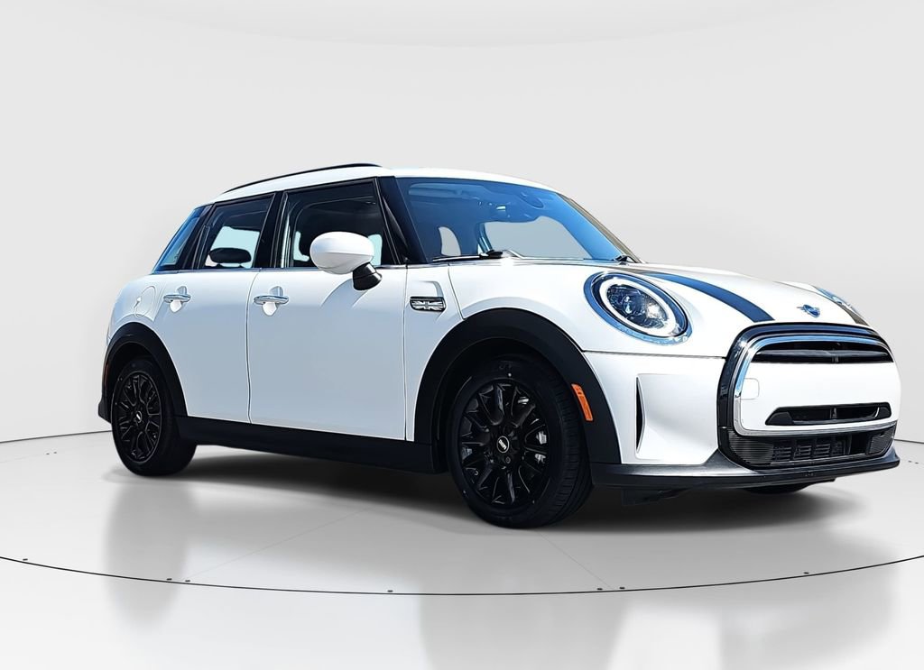 Used 2023 MINI Cooper 4-Door Hardtop image 3