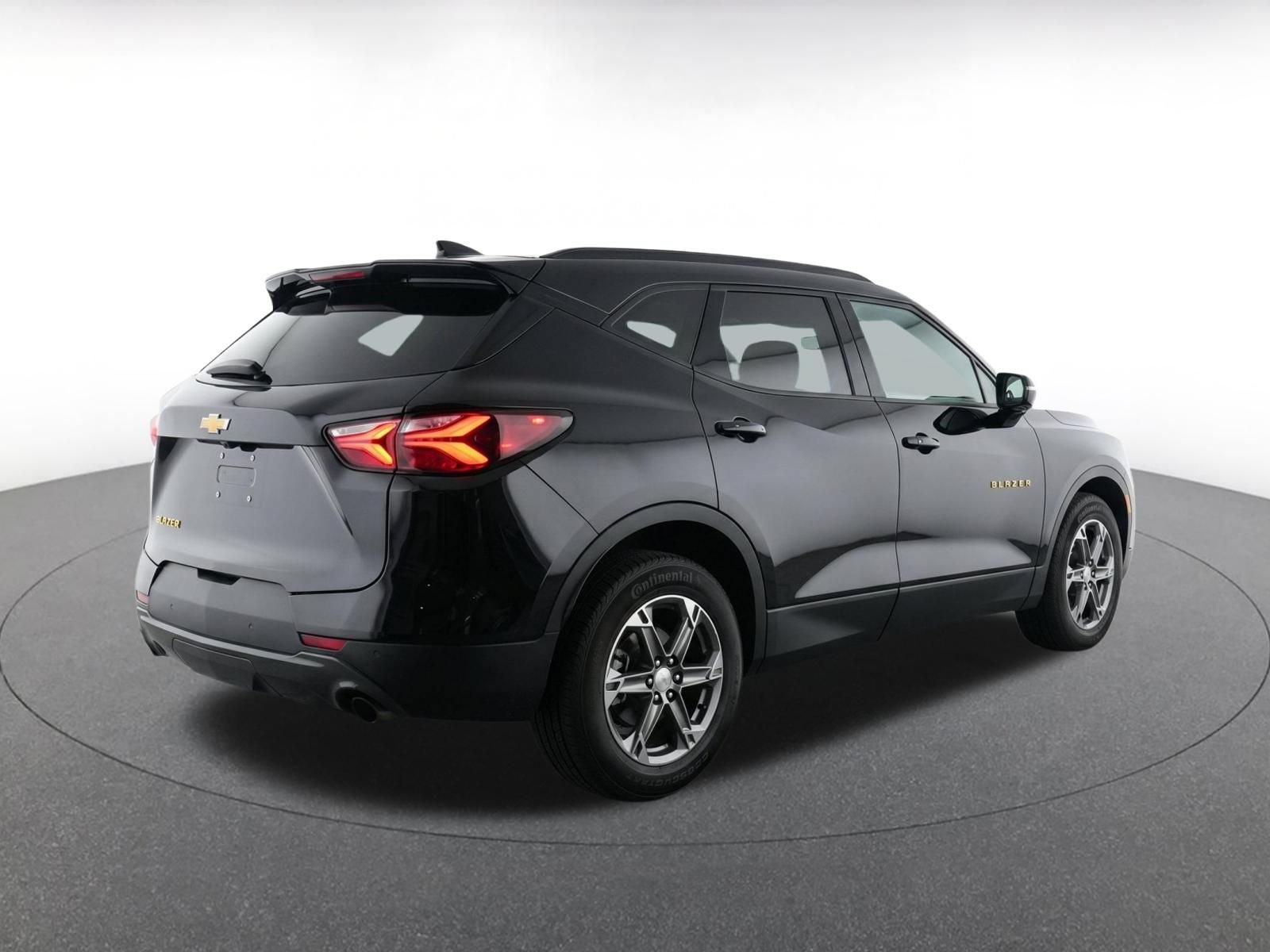 Used 2025 Chevrolet Blazer LT FWD image 9