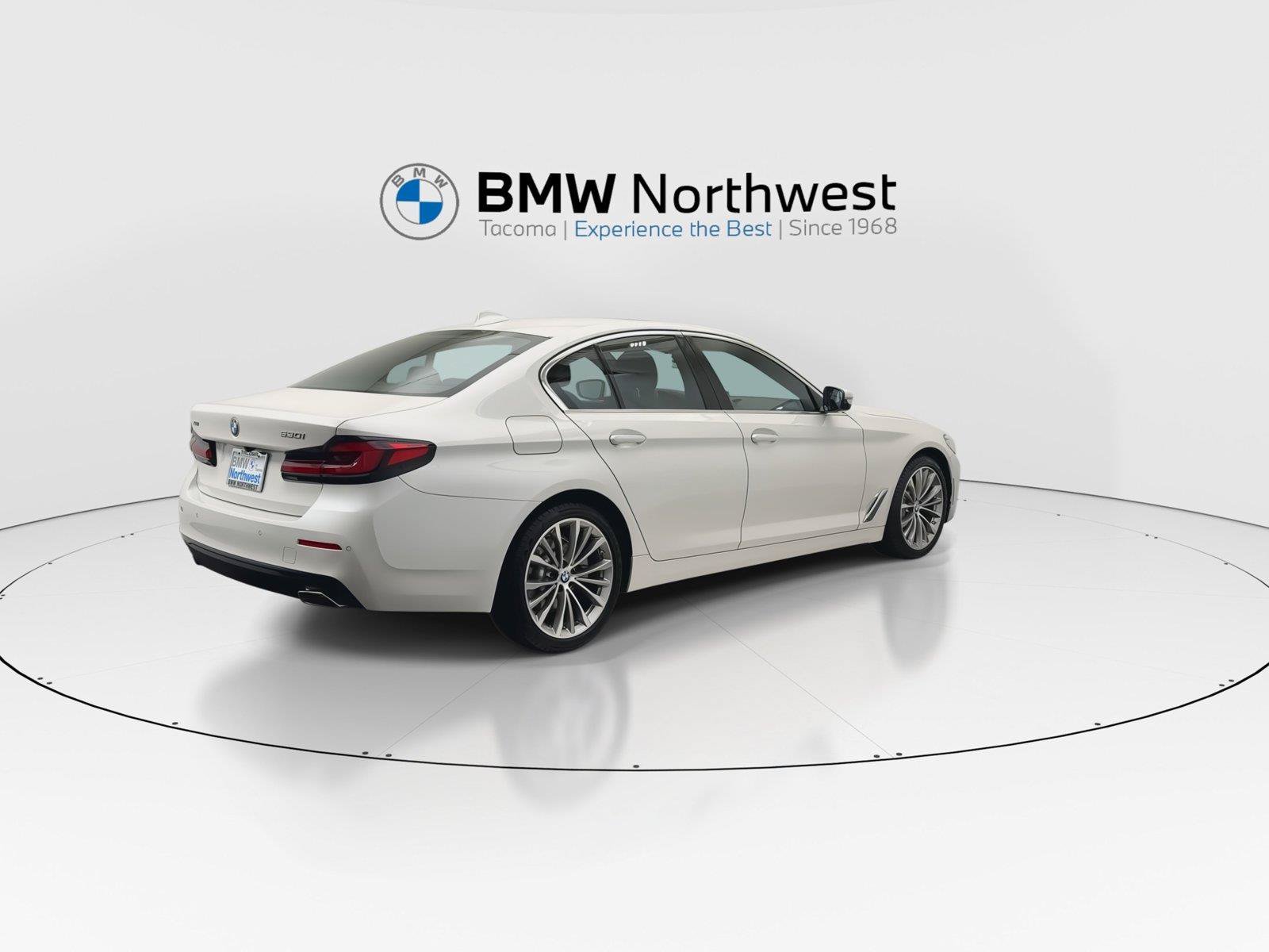 Used 2023 BMW 530i xDrive w/ Convenience Package AWD/4WD image 4