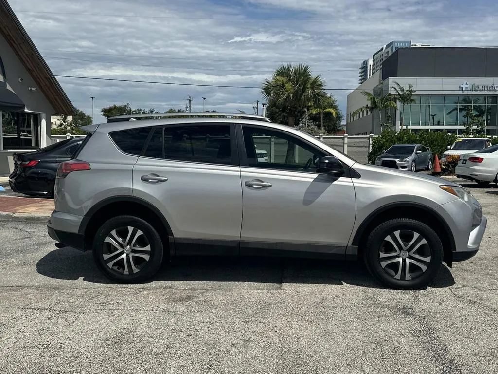 Used 2017 Toyota RAV4 LE FWD image 6