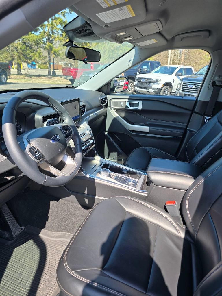 Certified 2023 Ford Explorer XLT w/ Equipment Group 202A AWD/4WD image 9