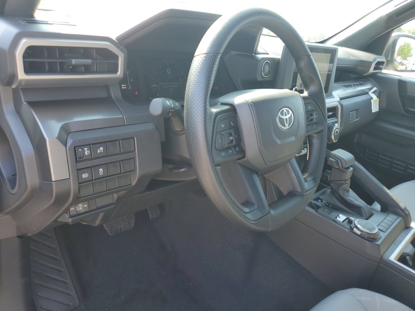 Certified 2026 Toyota Tacoma SR5 AWD/4WD image 18