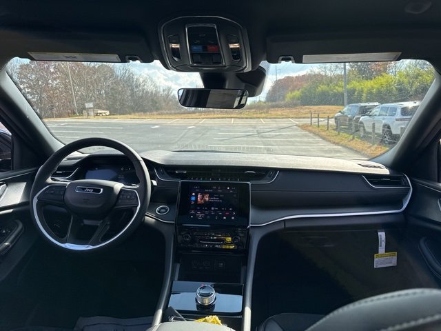 New 2025 Jeep Grand Cherokee Altitude image 12