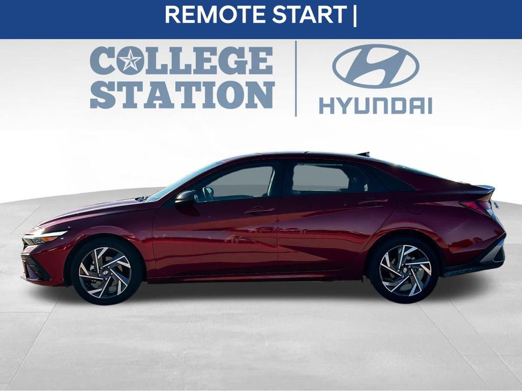 Used 2025 Hyundai Elantra Sport image 7