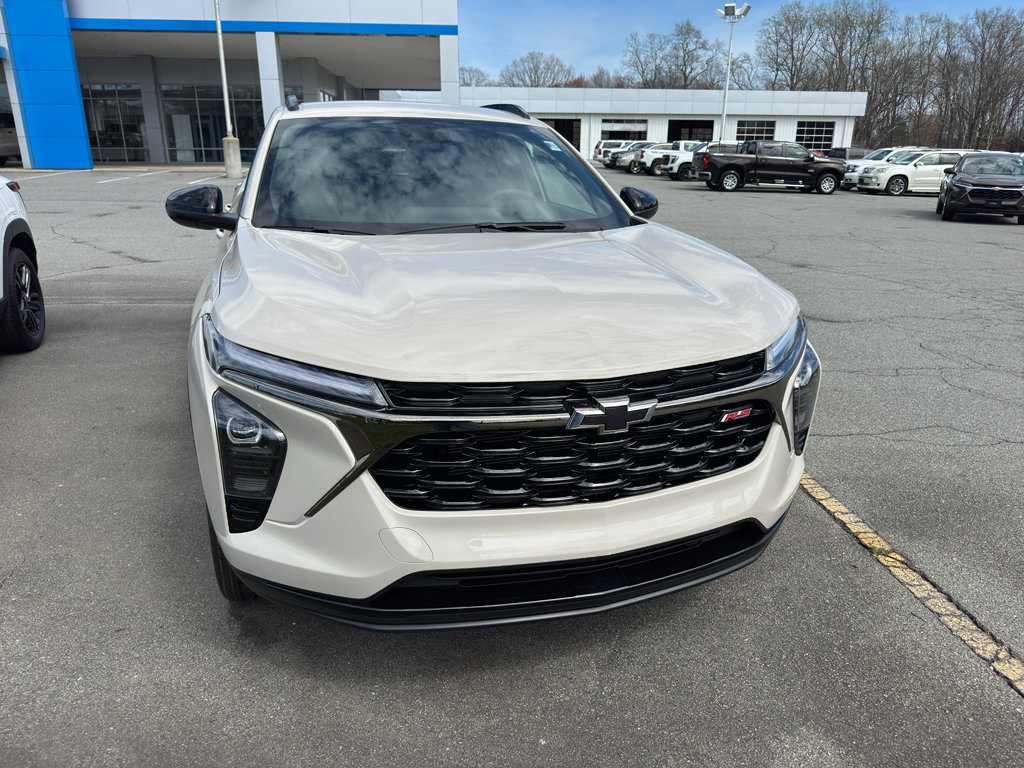 New 2026 Chevrolet Trax RS w/ Driver Confidence Package image 2