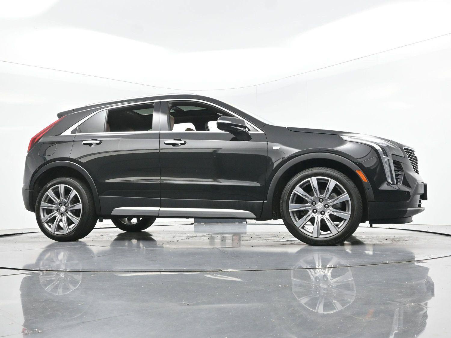 Certified 2022 Cadillac XT4 Premium Luxury w/ Enhanced Visibility Package AWD/4WD image 44