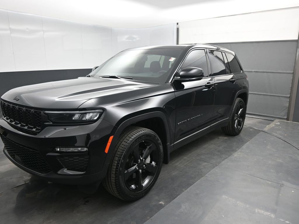 Used 2025 Jeep Grand Cherokee Limited w/ Black Appearance Package image 12