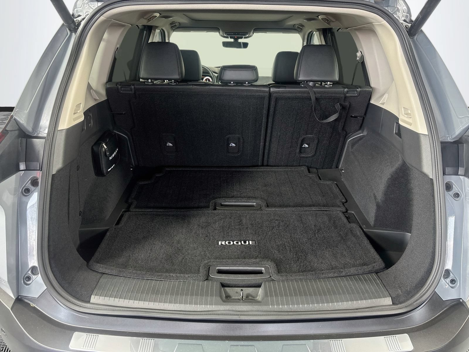 Used 2023 Nissan Rogue Platinum w/ Platinum Premium Package FWD image 28