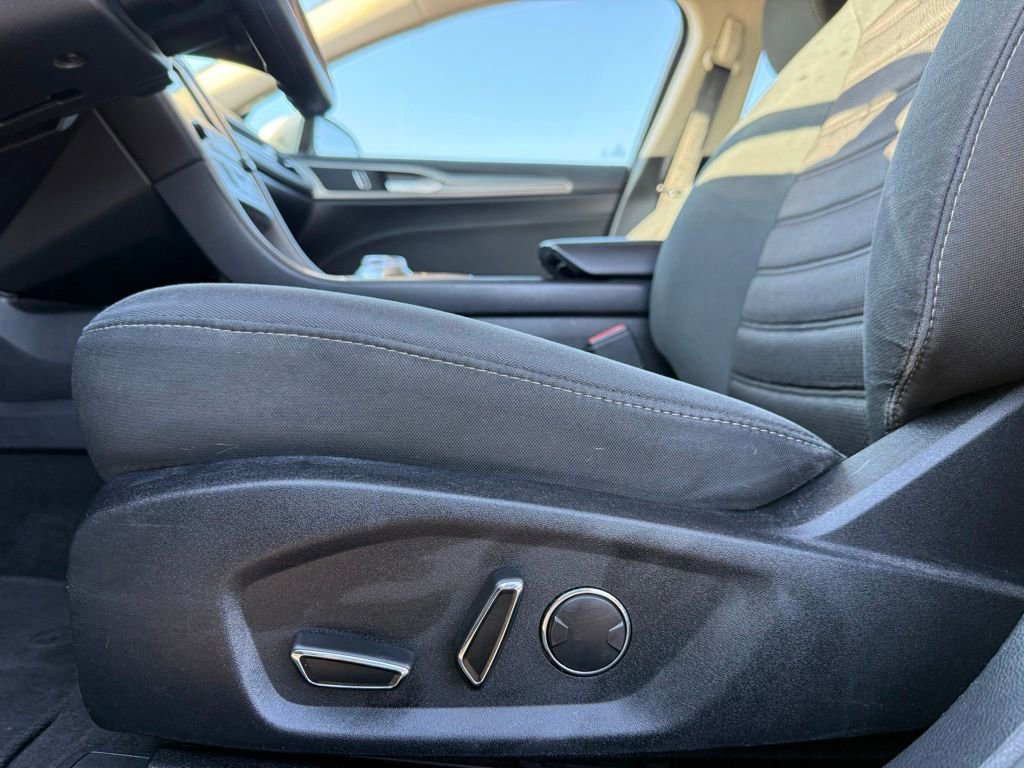 Used 2019 Ford Fusion SE FWD image 9