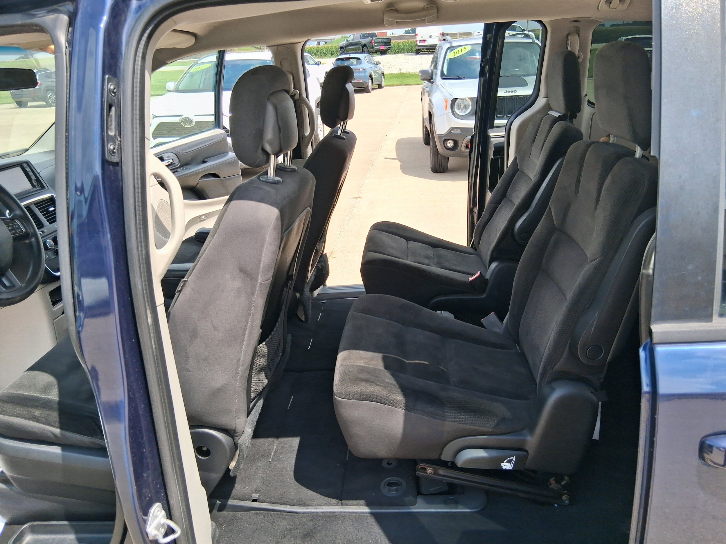 Used 2017 Dodge Grand Caravan SE w/ Power Window Group FWD image 17