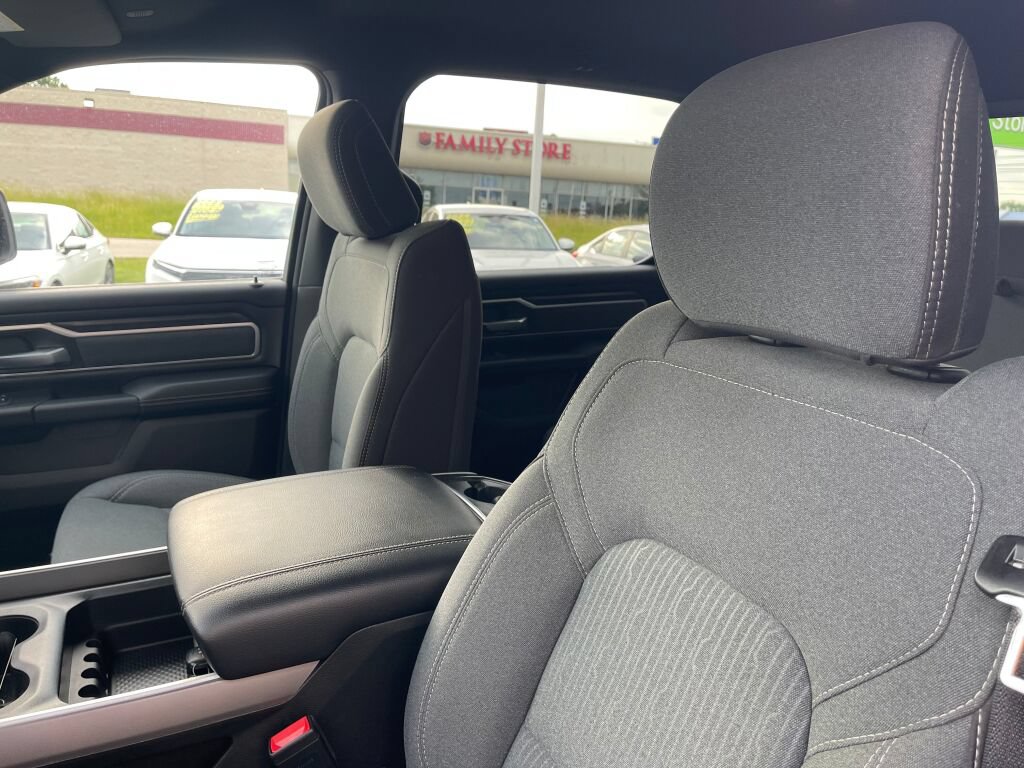 Used 2022 RAM 1500 Big Horn AWD/4WD image 6