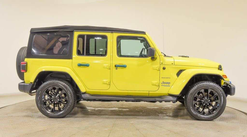 Used 2022 Jeep Wrangler Unlimited Sahara w/ Safety Group AWD/4WD image 12