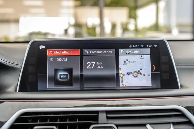 Used 2018 BMW 740i xDrive AWD/4WD image 30