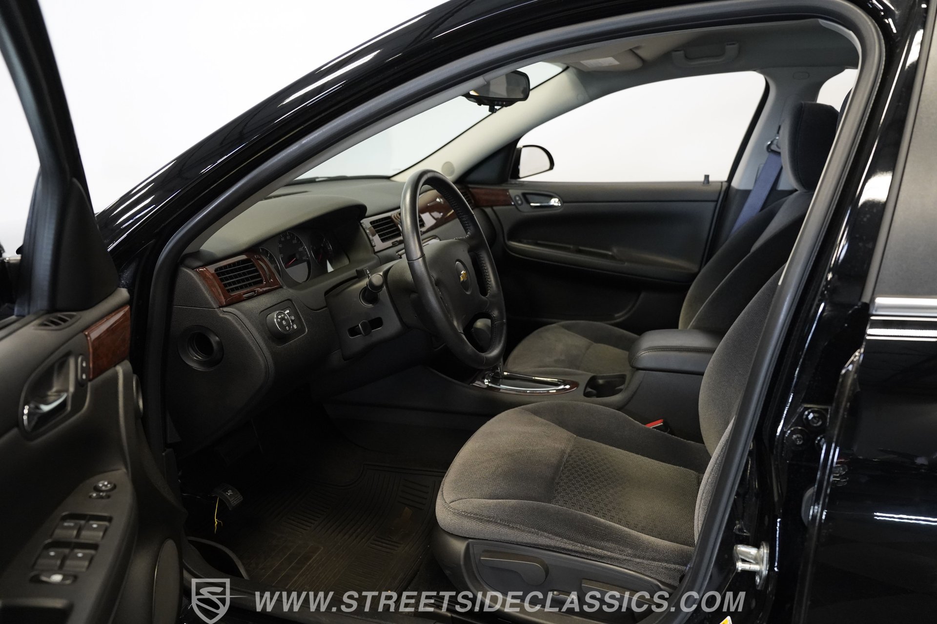 Used 2011 Chevrolet Impala LT image 3