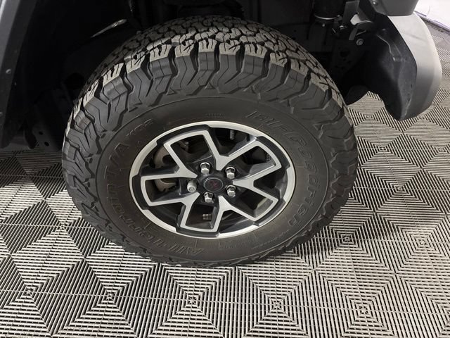Used 2024 Jeep Wrangler Unlimited Rubicon w/ Convenience Group AWD/4WD image 38