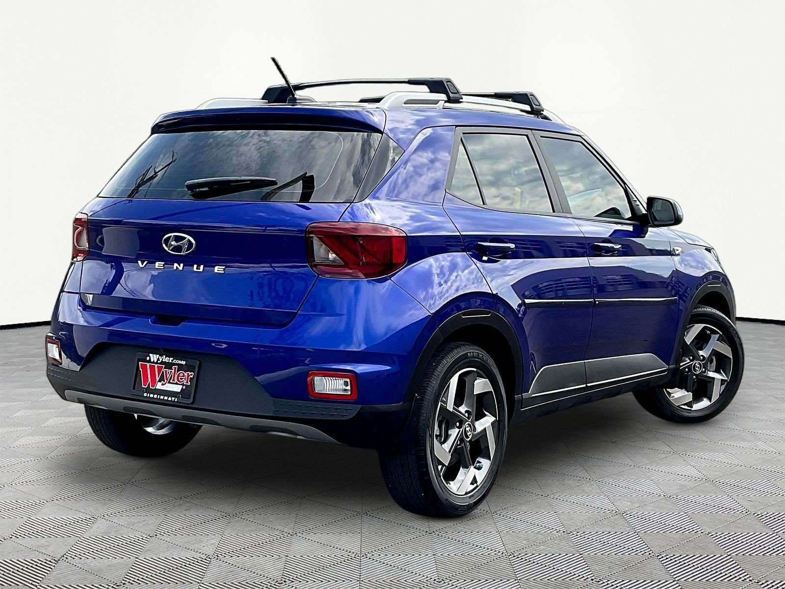 Certified 2024 Hyundai Venue Limited FWD image 6