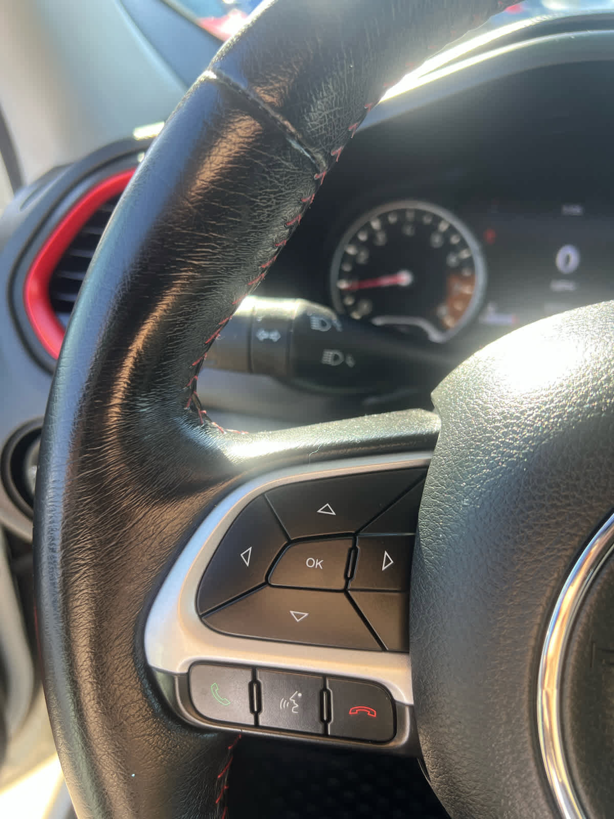 Used 2018 Jeep Renegade Trailhawk w/ UConnect 8.4 Nav Group image 23