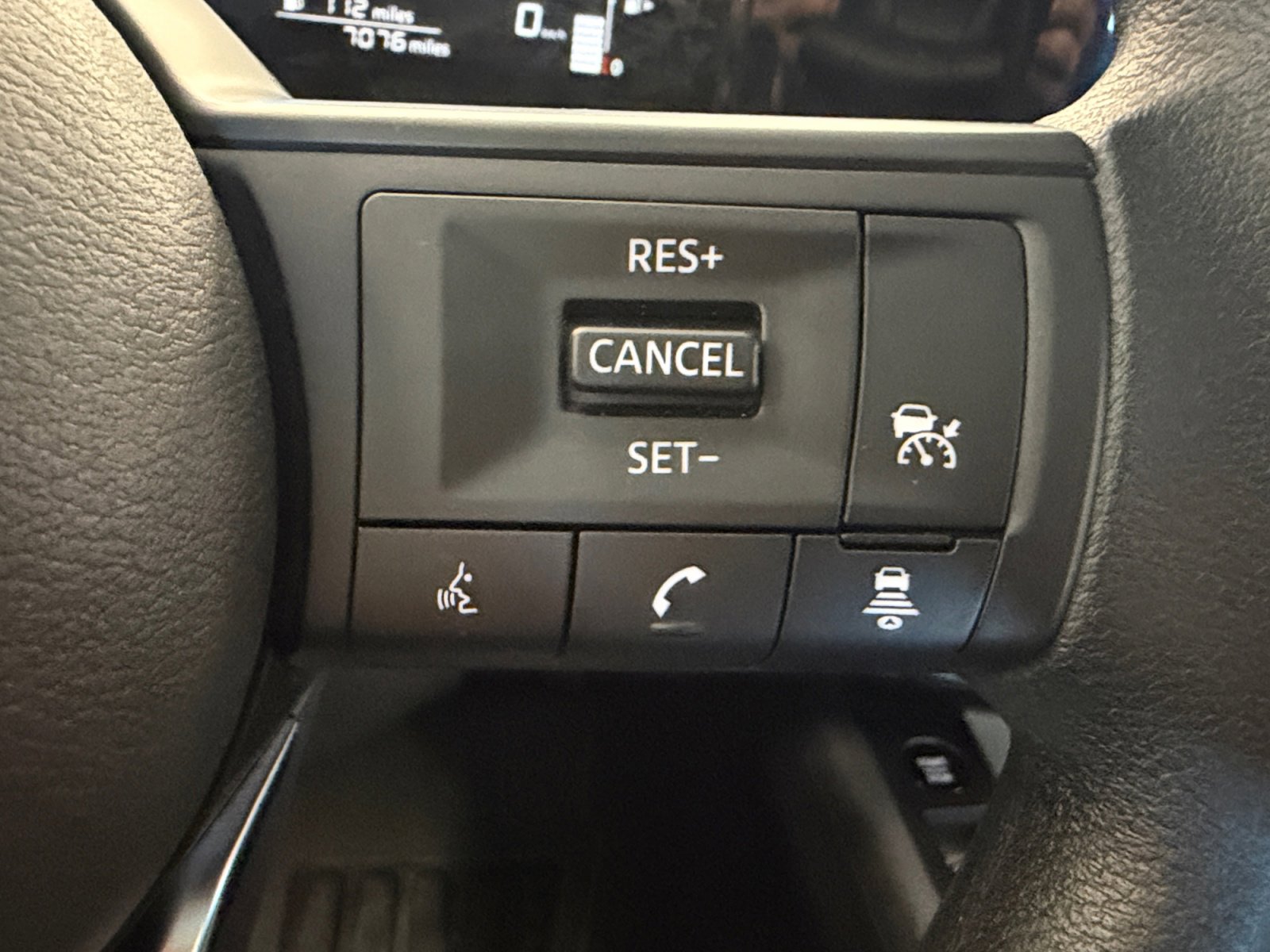 Used 2025 Nissan Kicks S image 31