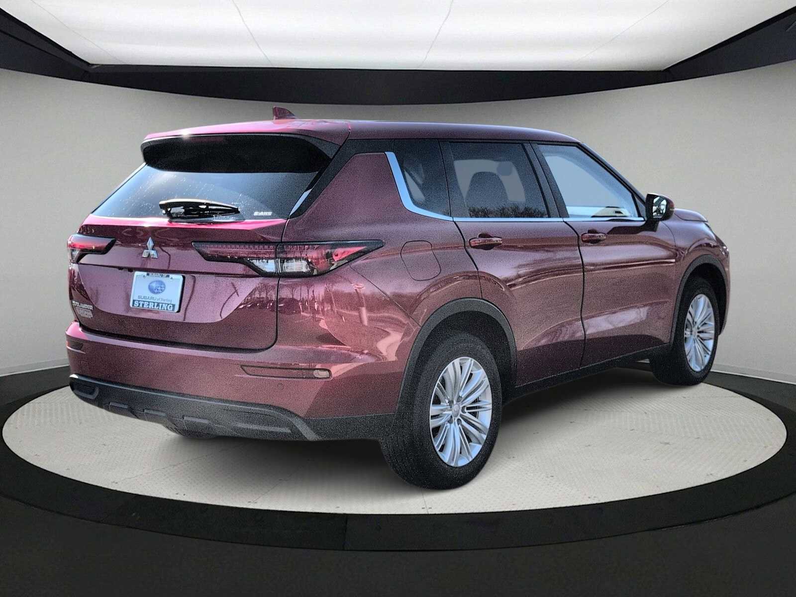 Used 2024 Mitsubishi Outlander ES image 8