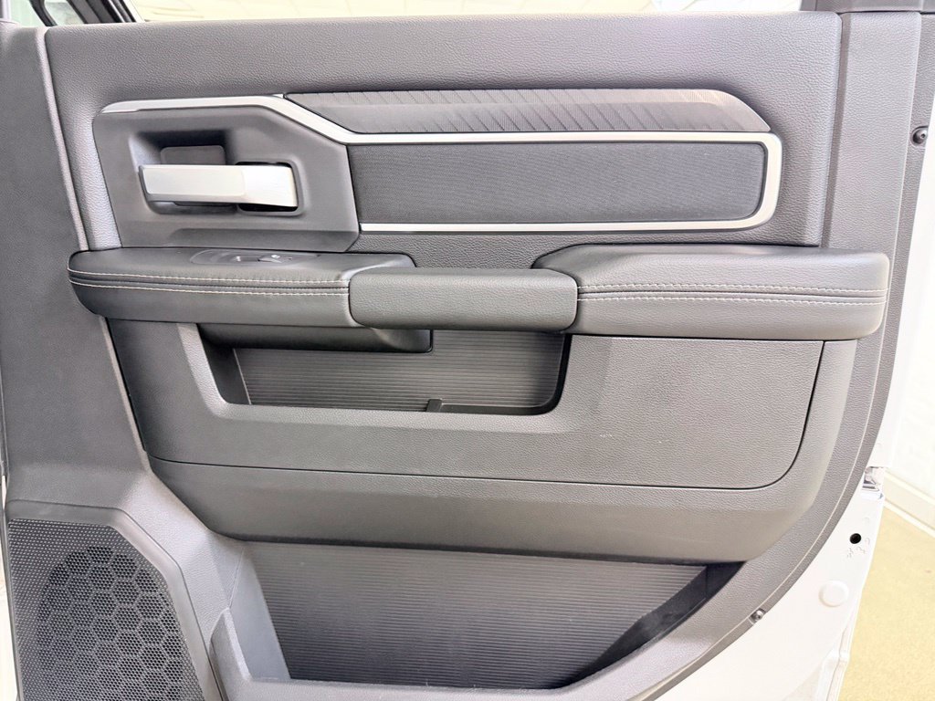 Used 2025 RAM 2500 Big Horn AWD/4WD image 34
